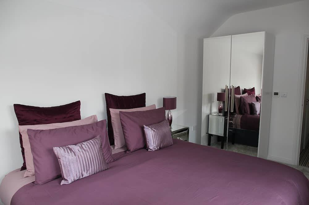 Open Plan Holiday Cottage Within Walking Distance Of Westbourne And Beach in Poole, South West England