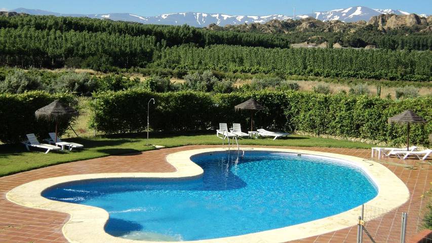 Apartamento para 4 personas, con jardín y piscina en Guadix