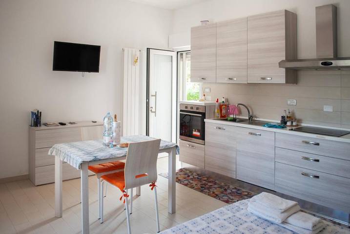 Gîte pour 2 personnes, avec Balcon et Terrasse ainsi que Jardin et Vue à Petacciato - 4