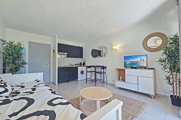 Appartement entier, Studio cosy avec balcon & vue mer - Monaco in Beausoleil, Côte méditerranéenne (France)