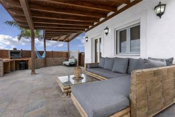 Villa With Pool for 10 People in La Oliva, Fuerteventura, Photo 4