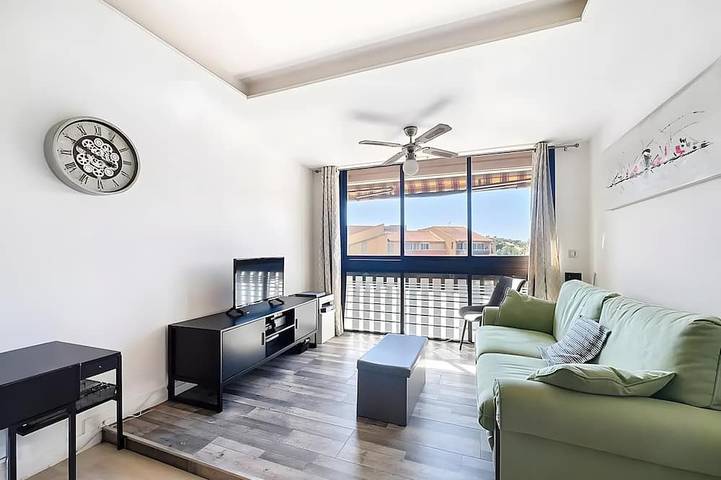 Gîte pour 2 personnes, avec piscine dans Arenes de Frejus