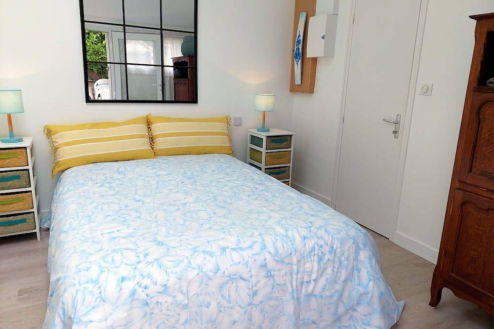 Holiday Home in Camaret near Sandy Beaches in Camaret-sur-Mer, Iroise