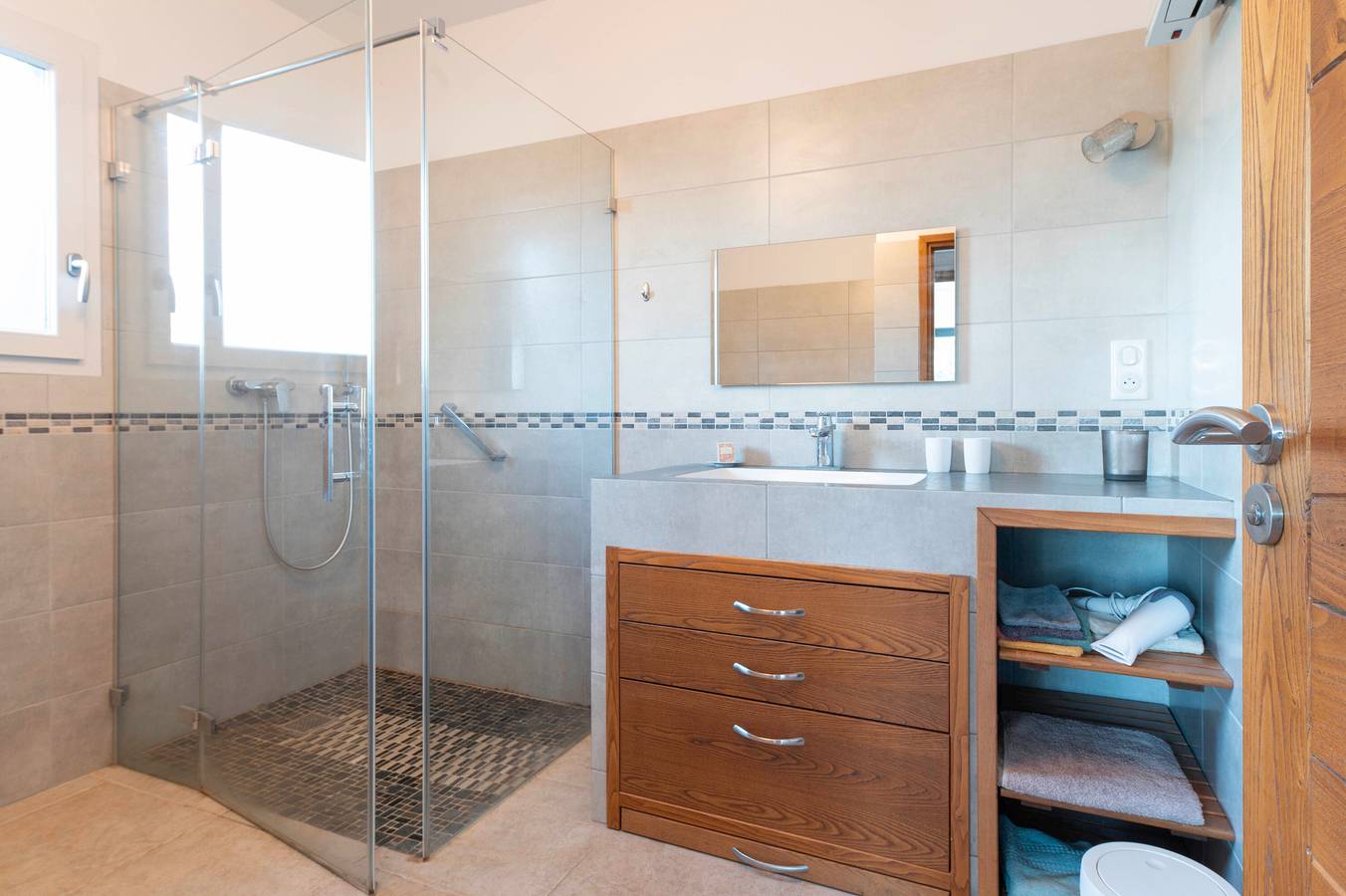 Chambre d'hôtes « Chambre 1 » avec vue sur la montagne, piscine partagée et Wi-Fi in Aléria, Région de Corte