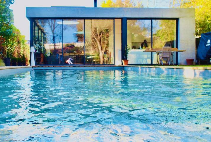 Villa for 6 people, with Terrace and Yard as well as Pool and Sauna in Bordeaux