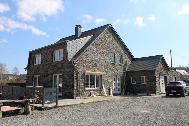 Location de vacances pour 6 personnes, avec jardin et vue à Tenneville