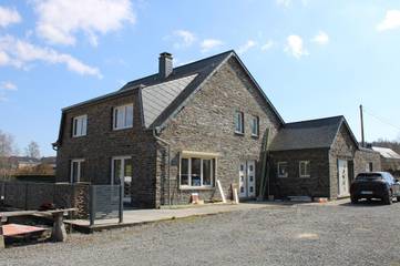 Gîte pour 6 personnes, avec jardin et vue à Tenneville