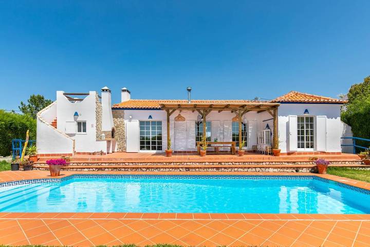 Villa para 6 pessoas, com vista e jardim e ainda piscina em Aljezur