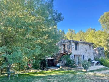 Gîte pour 4 personnes, avec vue et jardin à Rustrel