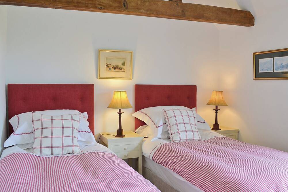 4 bedroom accommodation in Hildenborough, near Tonbridge in Leigh (Kent), Kent