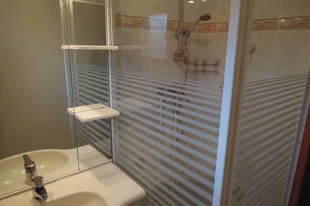 Location chalet clôturé avec barbecue et espace jeux pour enfants in Fraize, Parc naturel régional des Ballons des Vosges