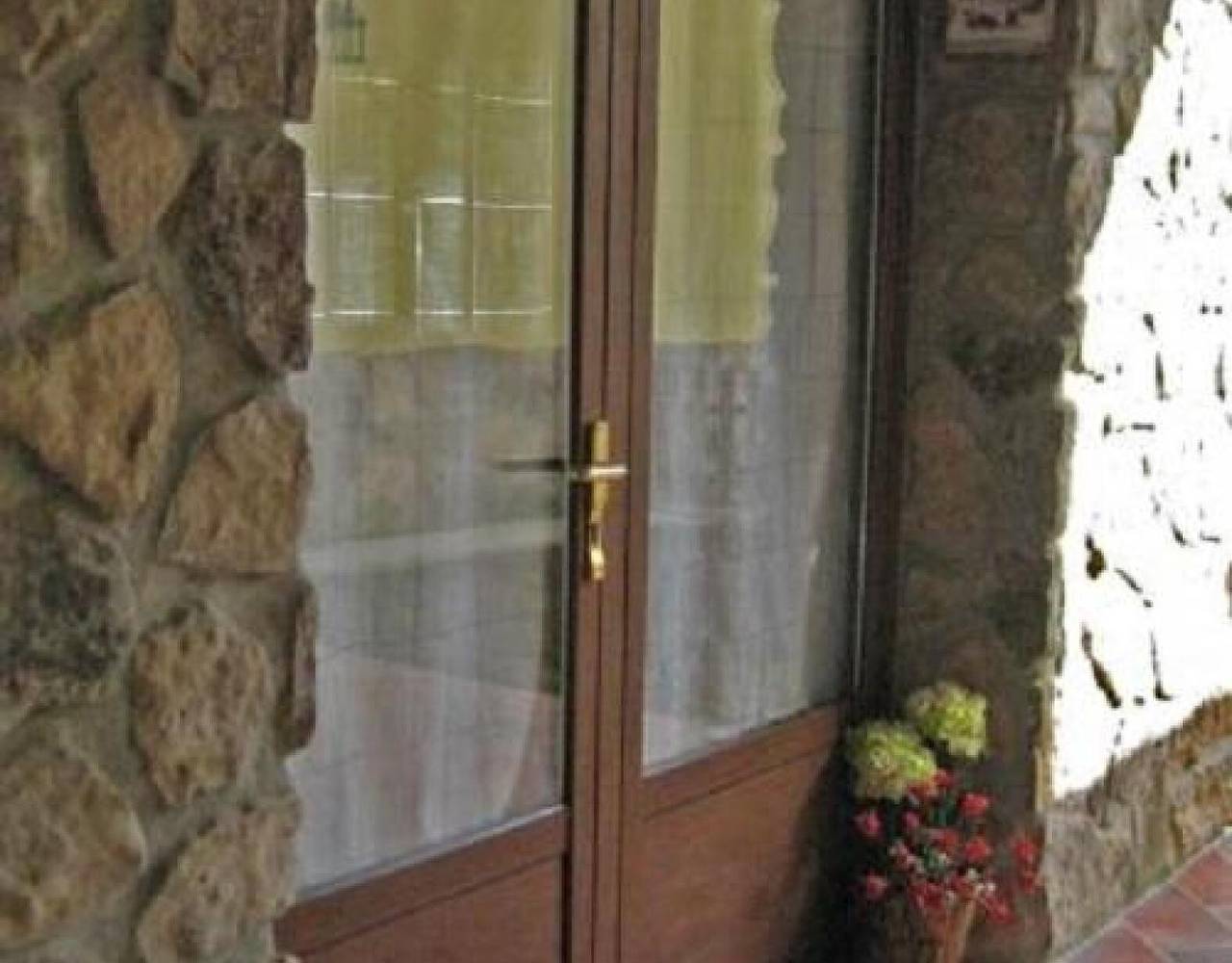 Country House 'Casa Las Almenadas' with Private Pool, Wi-Fi and Air Conditioning in Poleñino, Huesca Province