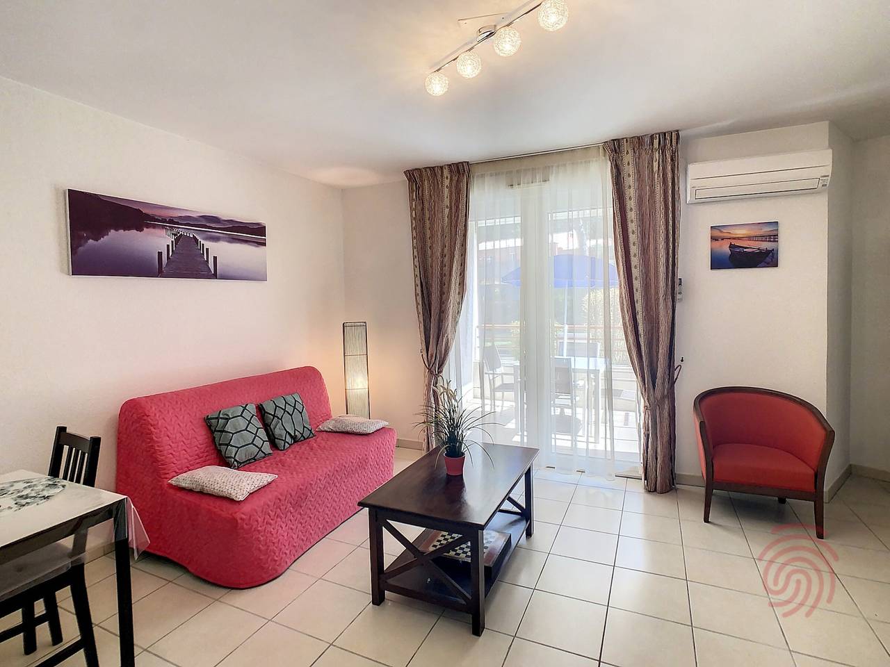 Entire apartment, Cozy F2 Apartment, A/C, Terrace, Parking, Near Center and Thermal Baths in Lamalou-les-Bains in Lamalou-les-Bains, Béziers region