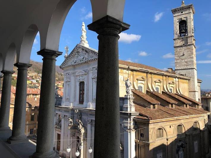 B&b per 5 persone, con Terrazza e Piscina nonché Panorama a Alzano Lombardo