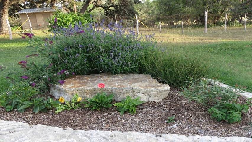 Cottage for 2 people, with yard in Texas Hill Country