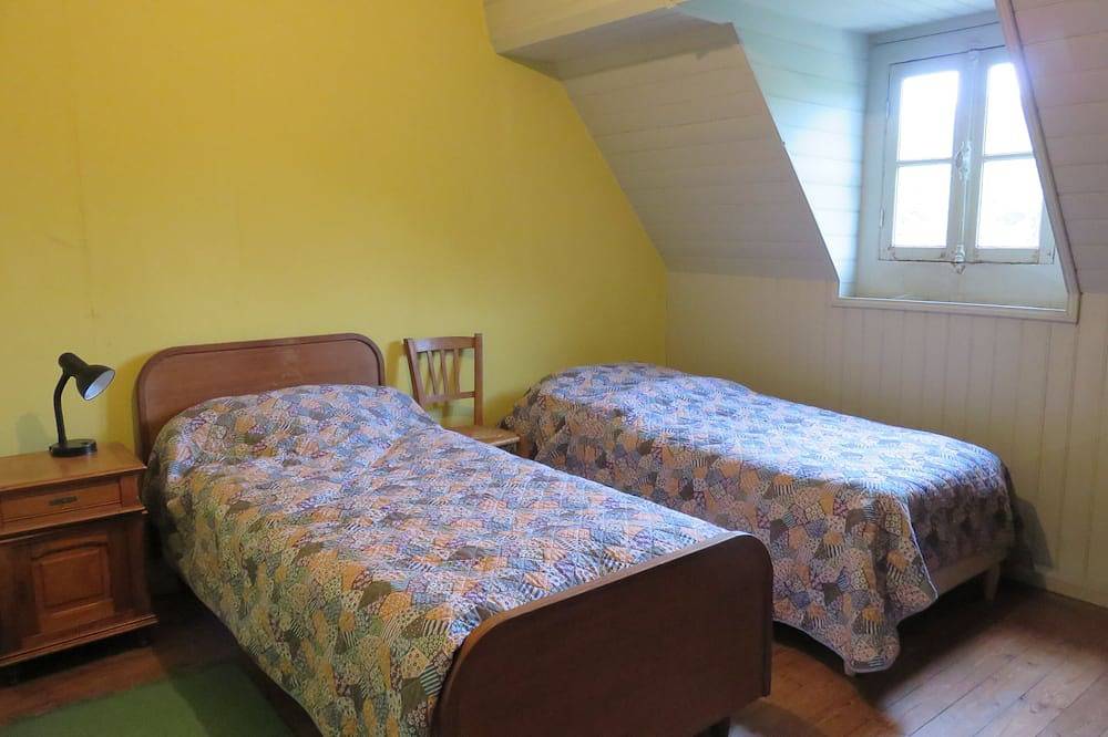 Hermosa gran casa clara granito Bretaña en parque privado in Plouescat, Côte des Légendes