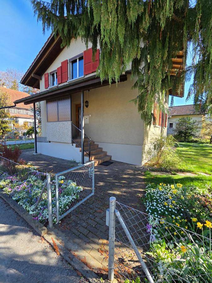 Gîte pour 7 personnes, avec jardin ainsi que terrasse et vue, animaux acceptés à Thun