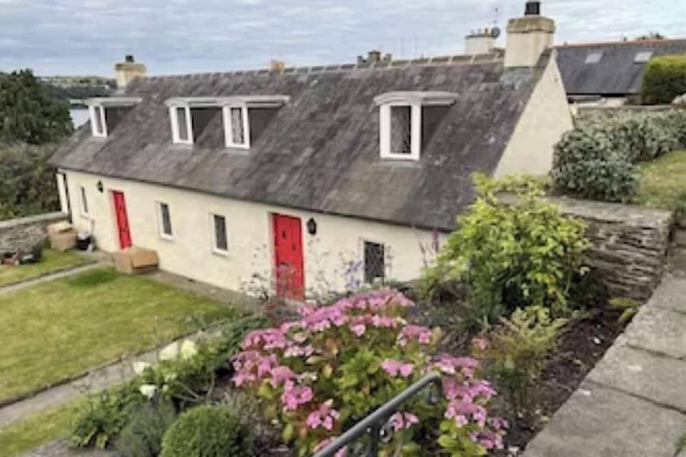 Historic cottage overlooking Kinsale Harbour in Kinsale, Munster