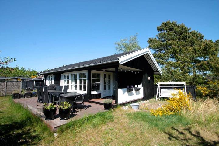 Ferieudlejning for 6 personer, med terrasse i Reersø