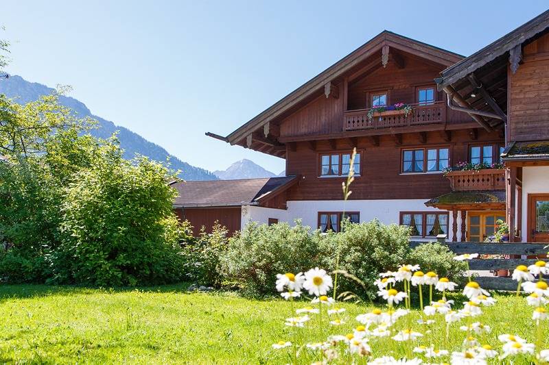 Ferienwohnung Heidi Steinbacher inkl. Chiemgaukarte - Apartment 43 sqm, balcony, kitchenette, 1 bedroom, 1 bed-sit room, max 3 pers.