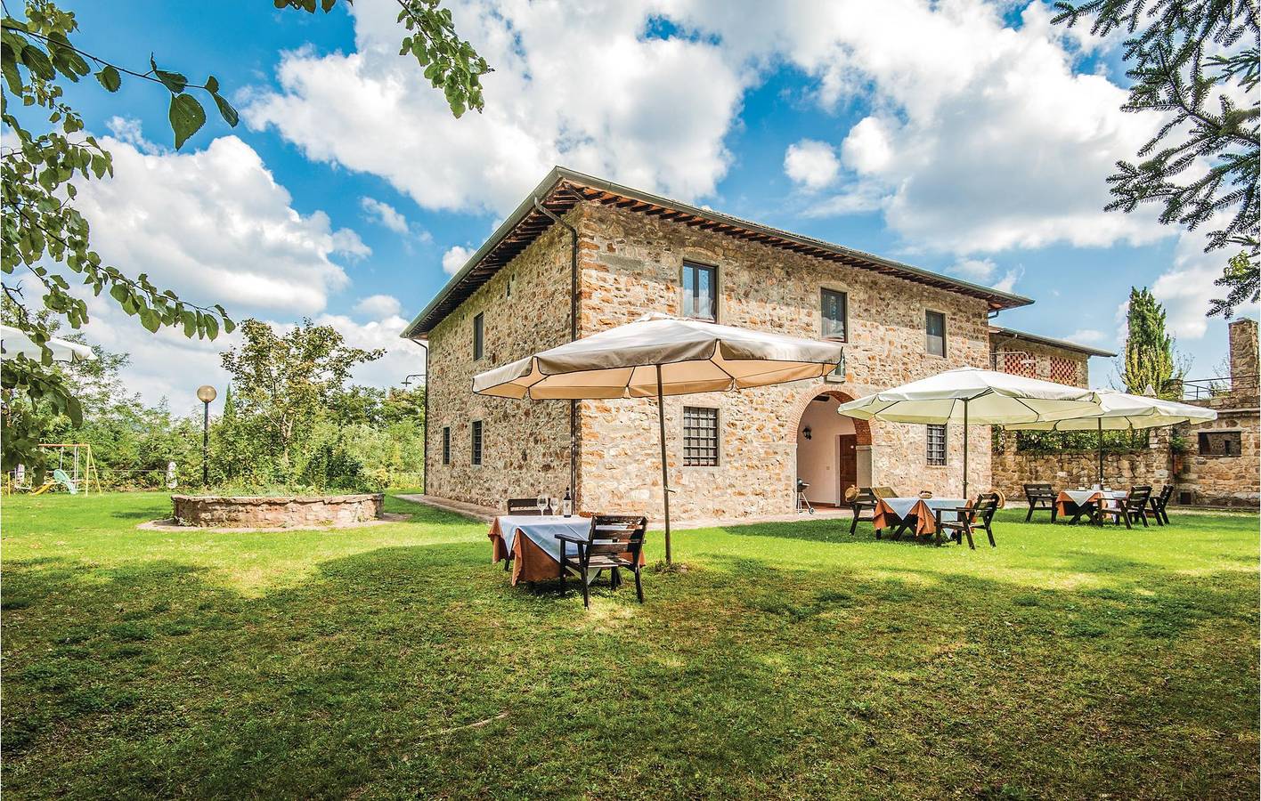 Entire holiday apartment, Poolside Apartment near Lago di Dudda in Chianti
