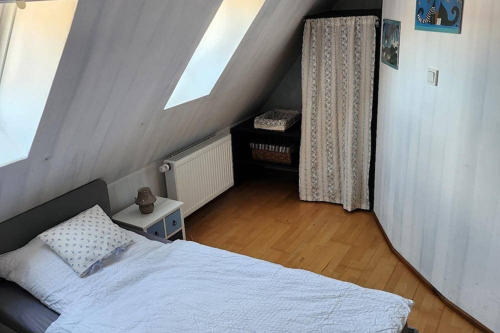 Ganze Wohnung, Großzügige Ferienwohnung in direkter Lage des historischen Ortskerns in Schonungen, Franken