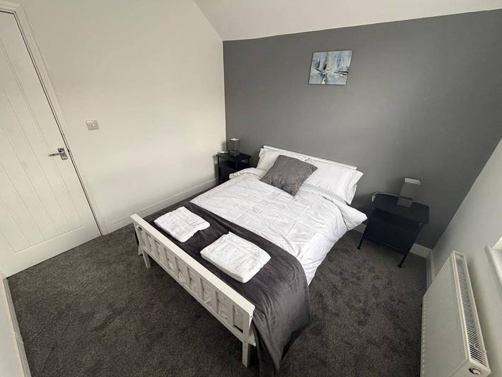 House Sleeps 8 with Garden in Nottingham, East Midlands