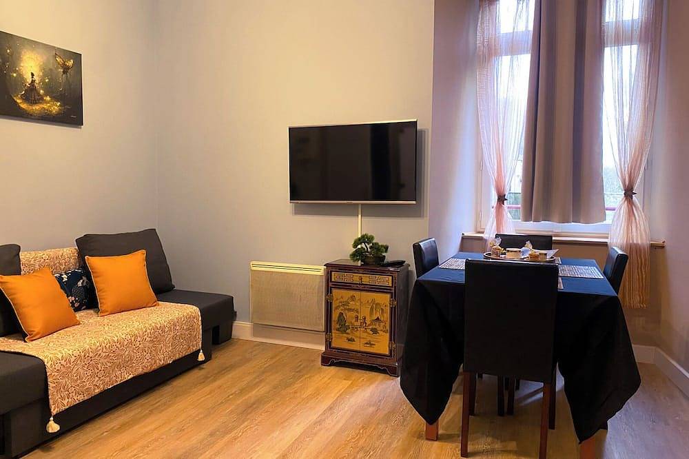 Entire apartment, Cosy T2 apartment in the center of France's favorite village in Rochefort-en-Terre, Vannes region