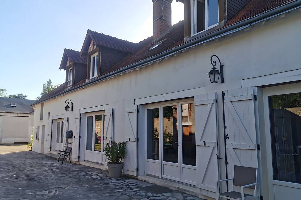 Casa de huéspedes 'Chambre Cheverny - Le Petit Puits' con jardín común y Wi-Fi in Cour-Cheverny, Sologne