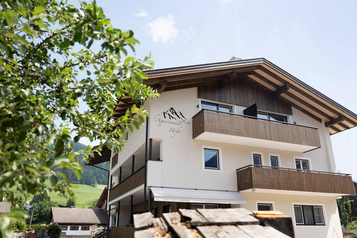 Apartment Hofer Room Bergnest with Mountain View, Private Terrace, and Wi-Fi in Lago di Braies, Niederdorf
