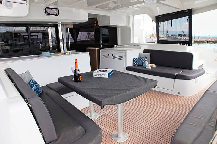 Bateau pour 8 personnes dans Benitses