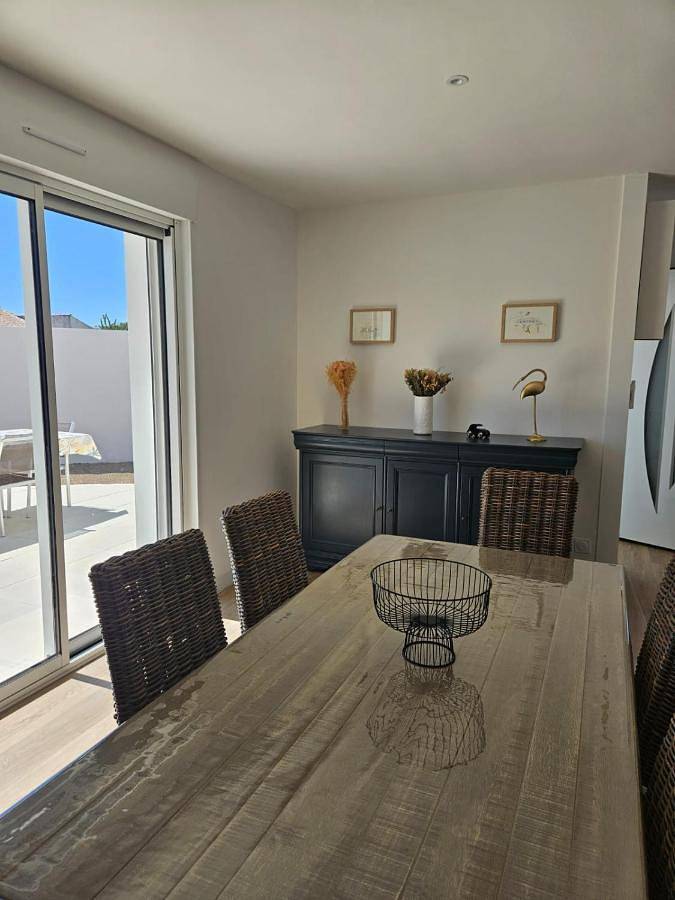 Location de vacances pour 8 personnes, avec jardin à Dompierre-sur-Mer