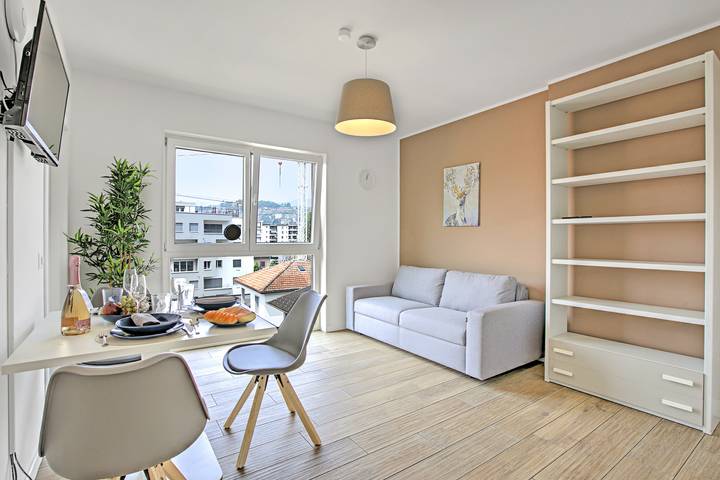 Vacation rental for 4 people, with balcony in Lugano