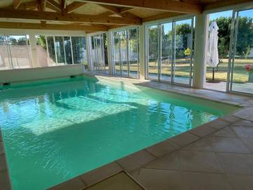 Cottage pour 2 personnes, avec piscine ainsi que terrasse et jardin à Bouhet