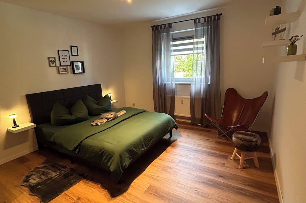 Ganze Wohnung, Idylle pur: Ruhige Ferienwohnung mit großer Sonnenterrasse am Wald in Bad Gottleuba-Berggießhübel, Elbsandsteingebirge
