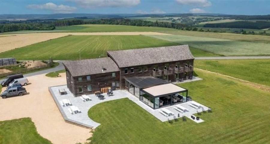 Hôtel pour 40 personnes, avec terrasse et jardin, animaux acceptés à Tenneville