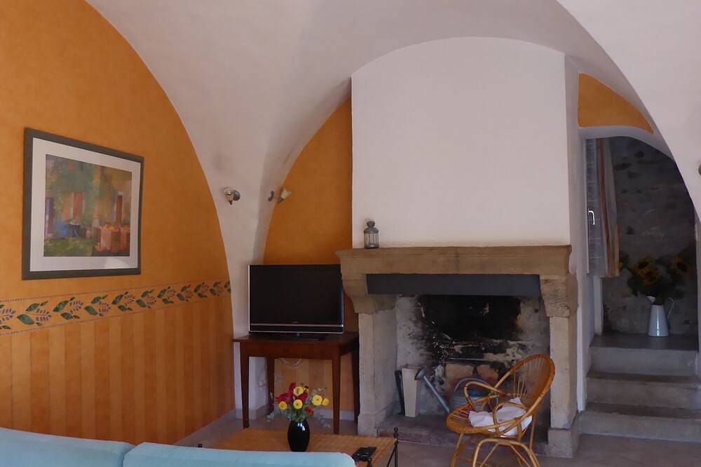 Maison de charme au bord de la rivière Allier. in Coudes, Région de Besse-et-Saint-Anastaise