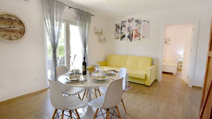 Ferienwohnung für 5 Personen, mit Pool und Terrasse
