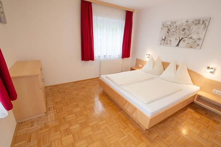 Ferienwohnung für 4 Personen, mit Garten und Balkon in Seeboden - 2