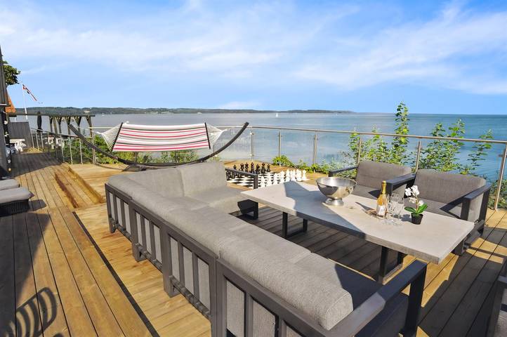 Feriehus for 7 personer, med Balkong og Terrasse i tillegg til Sauna i Hvidbjerg Strand