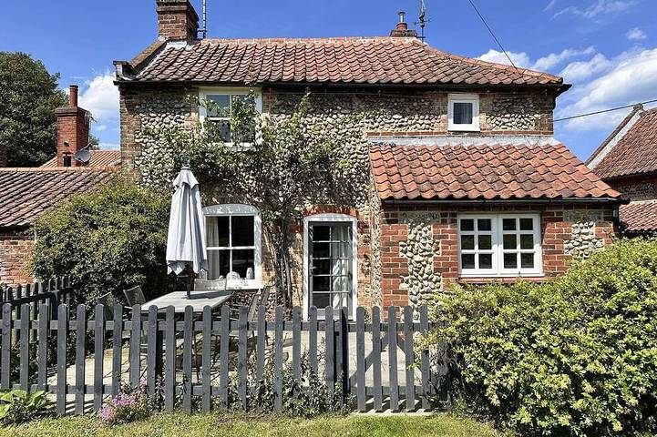 Cottage for 4 people, with garden and terrace in Blakeney