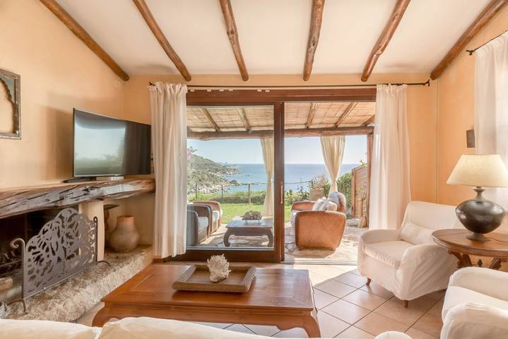 Luna Bay Home Retreat in Simius, Villasimius