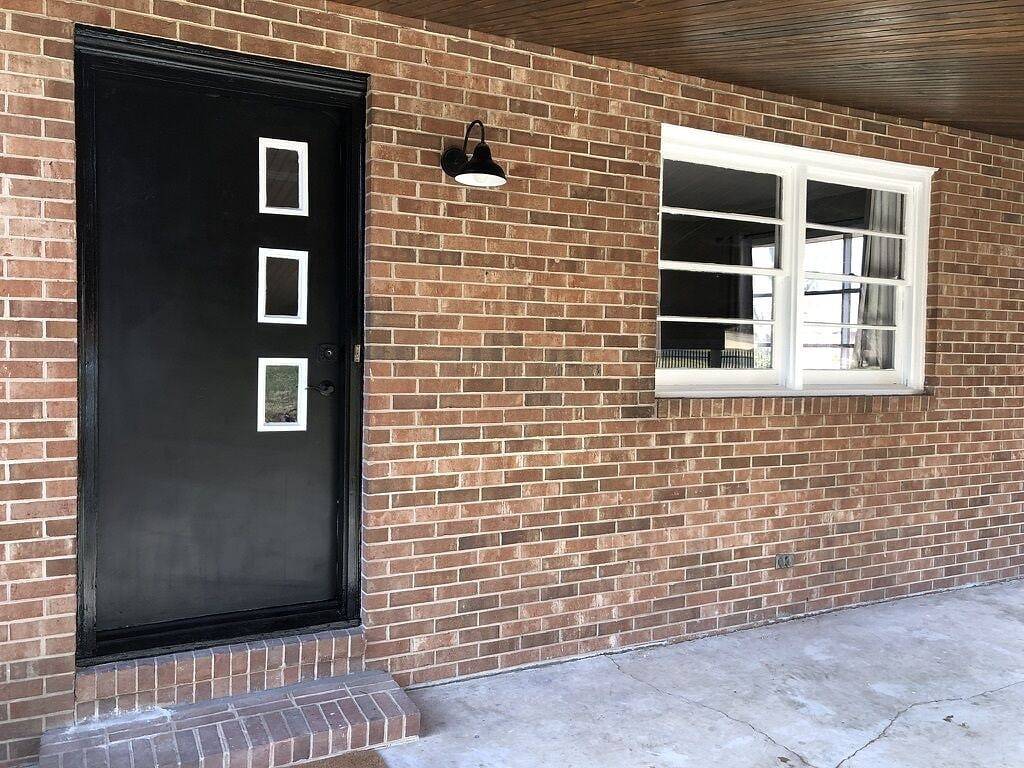 Mayberry’s Best! Peaceful, Bonus Room, Deck, Huge Yard, 5 min to downtown in Mount Airy, Surry County