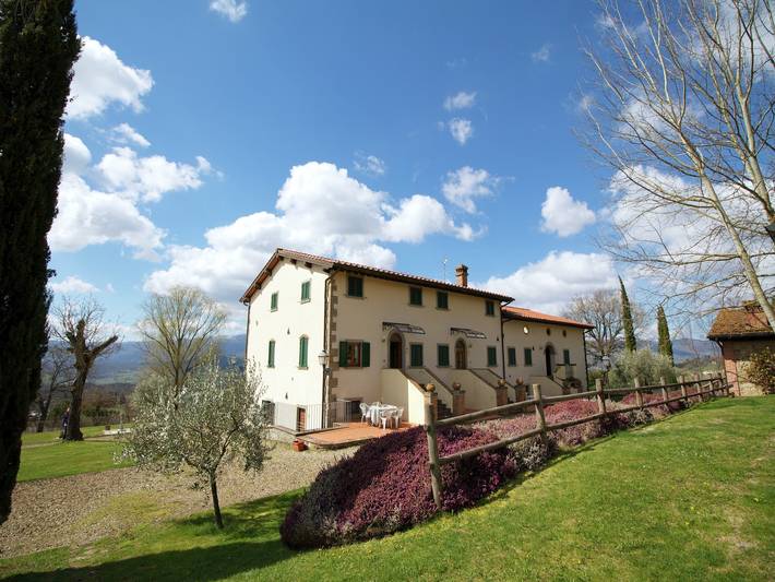Agriturismo per 4 persone, con Terrazza e Piscina a Poppi