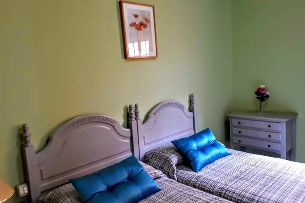 Entire apartment, Casa Junonia, with terrace Bajo A in Playa de Santiago, La Gomera