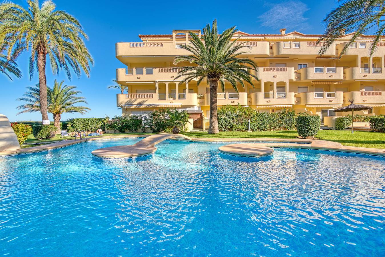 Entire apartment, Apartment "Brisas C2" with Shared Pool & Wi-Fi in Las Marinas, Dénia