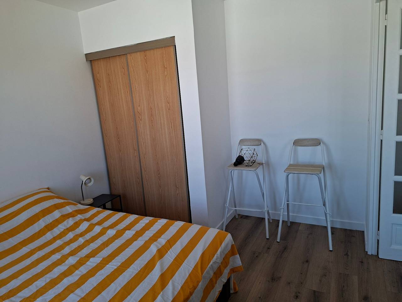 Entire apartment, "Entre Gare et Jardin" Apartment with Wi-Fi in Nantes, Nantes region