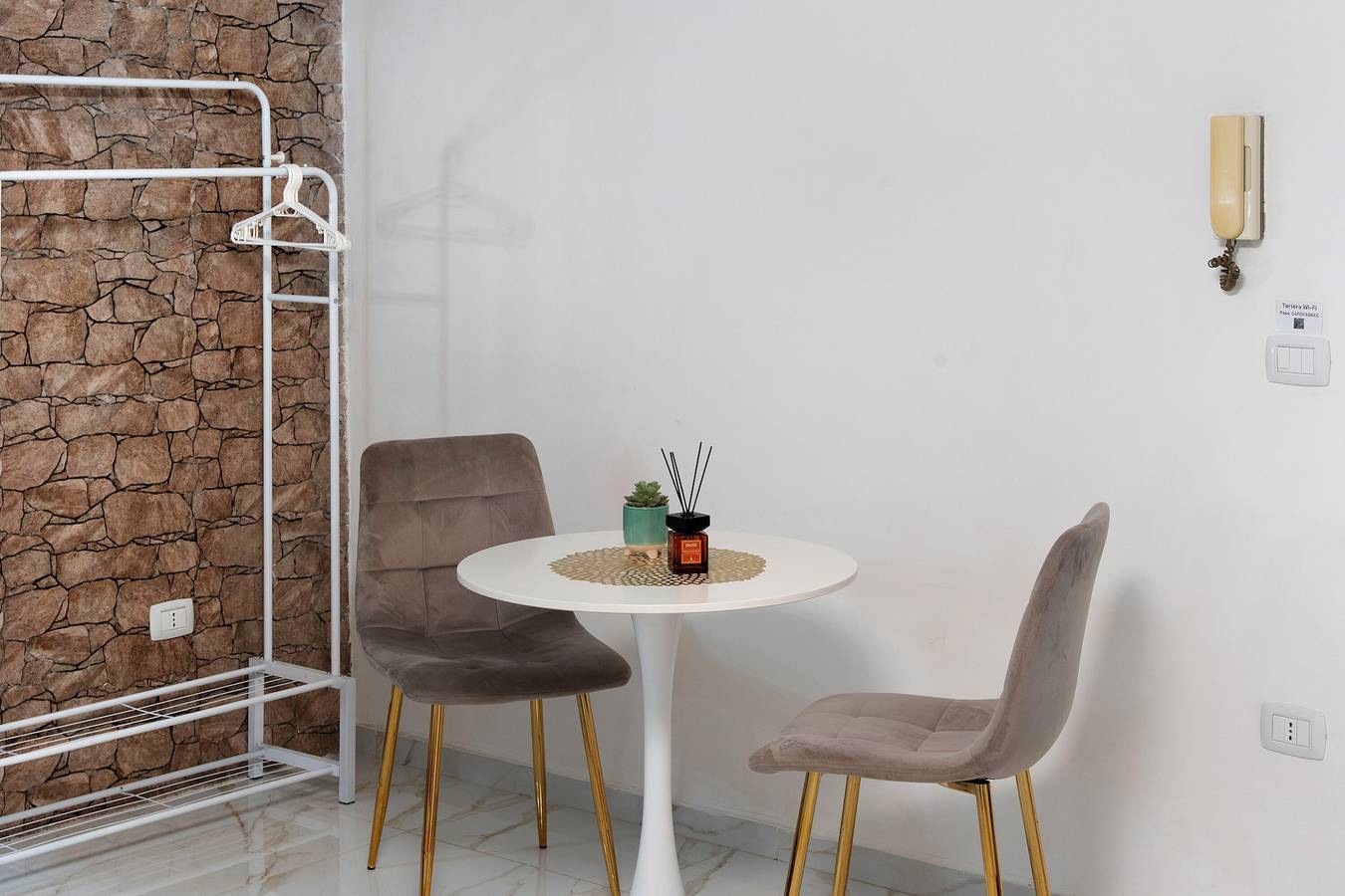 Kamer 'Tortora House' met wifi en airconditioning in Napels, Provincie Naples