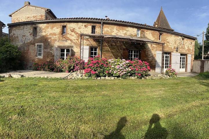 Location de vacances pour 12 personnes, avec jardin et piscine à Beaumont-sur-Lèze