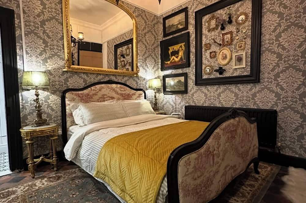 Castle Room @ The Royal Lodge Dublin in Dublin, Comté de Dublin